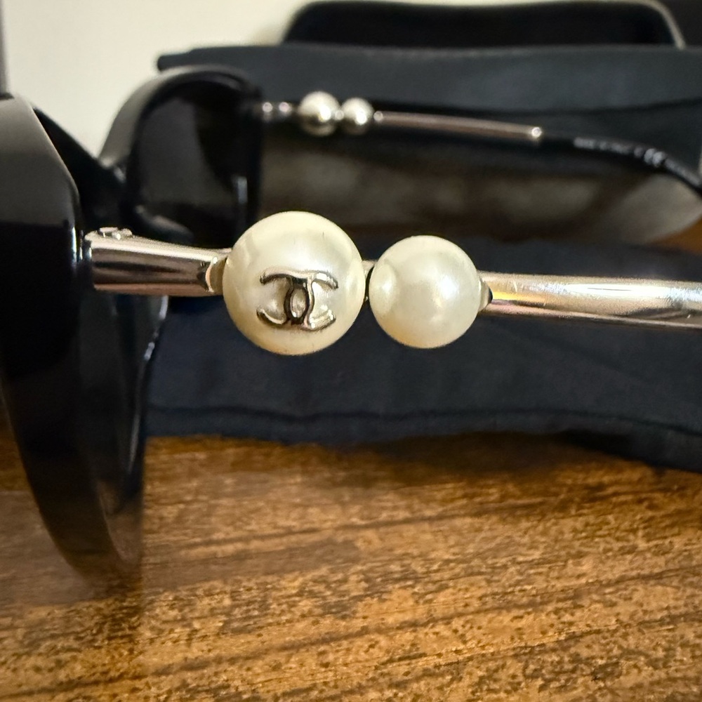 CHANEL Black Pearl Polarized Sunglasses - Picture 7 of 12